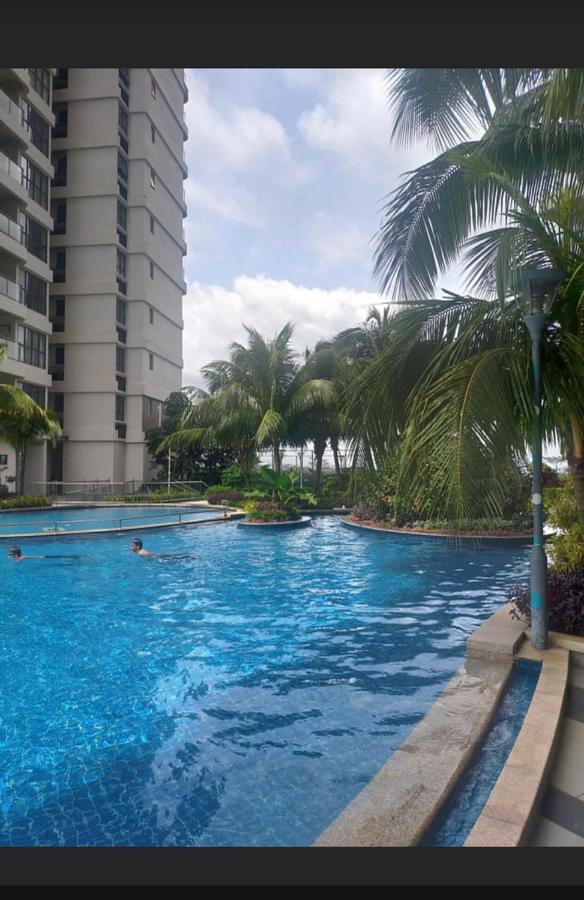 Royal Strand Danga Bay Abang Payung * Johor Bahru